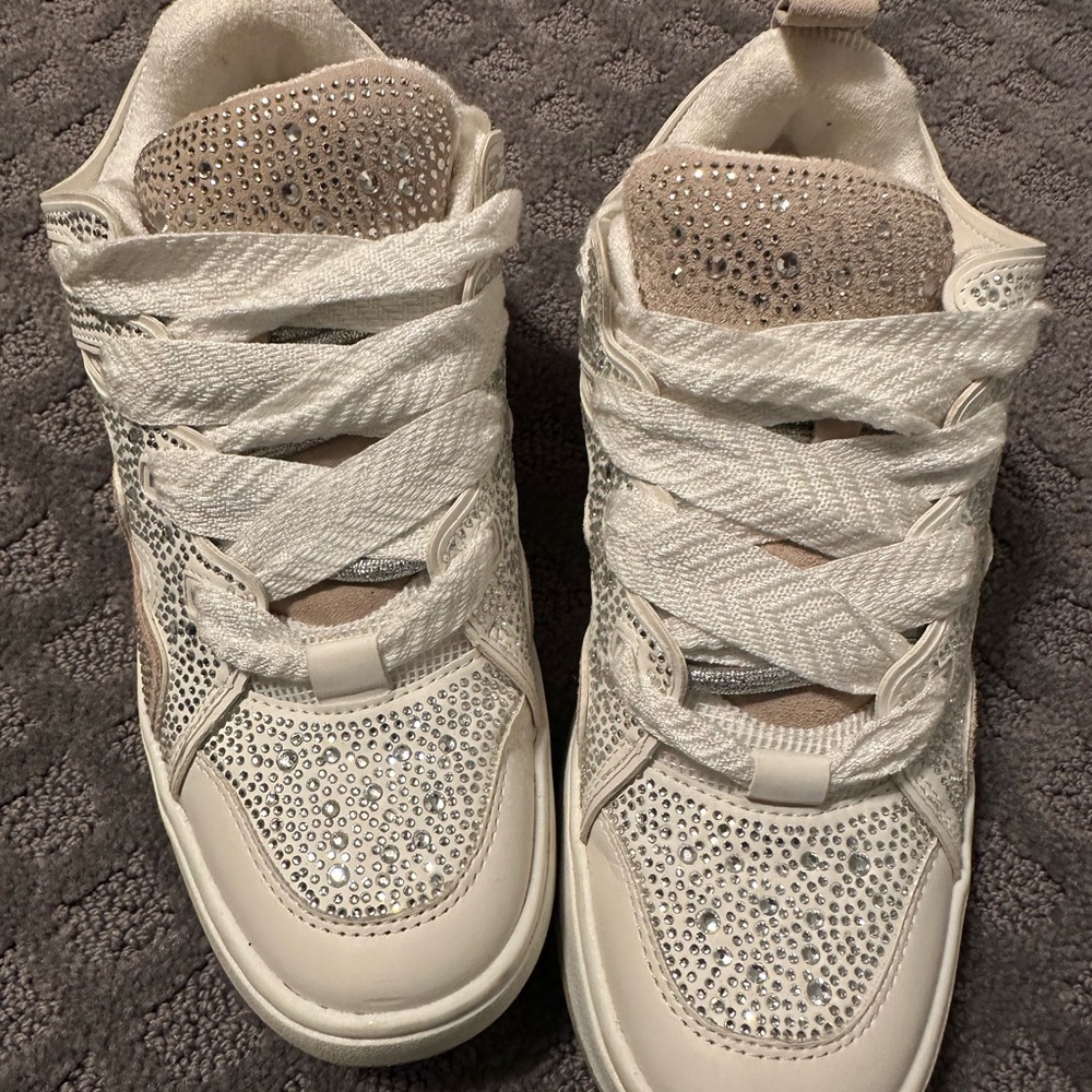 Women's Steve Madden Roaring R Low top Rhinestone Sneakers